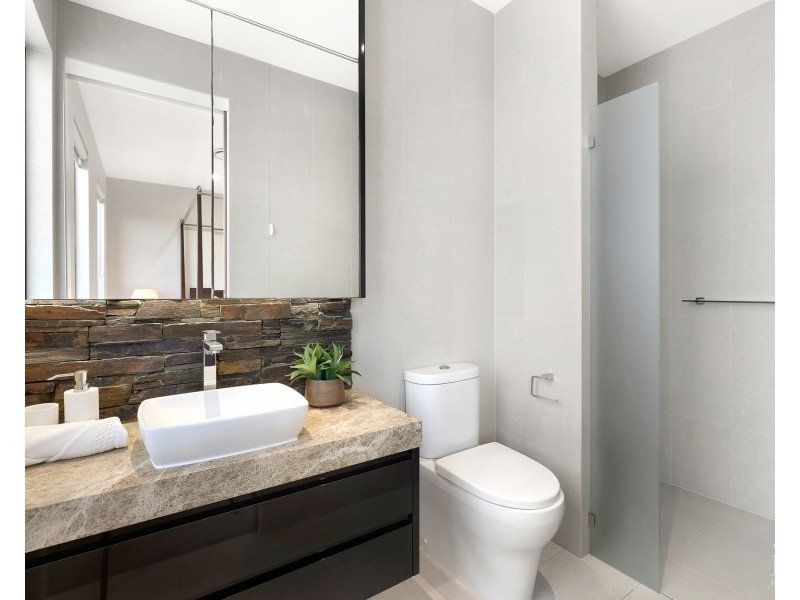 7 Royal Albert Crescent, Sovereign Islands QLD 4216