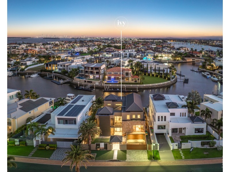 7 Royal Albert Crescent, Sovereign Islands QLD 4216