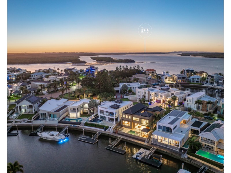 7 Royal Albert Crescent, Sovereign Islands QLD 4216