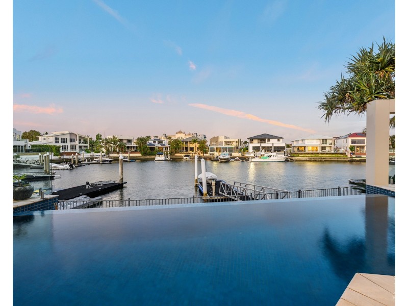 8 Kensington Mews, Sovereign Islands QLD 4216