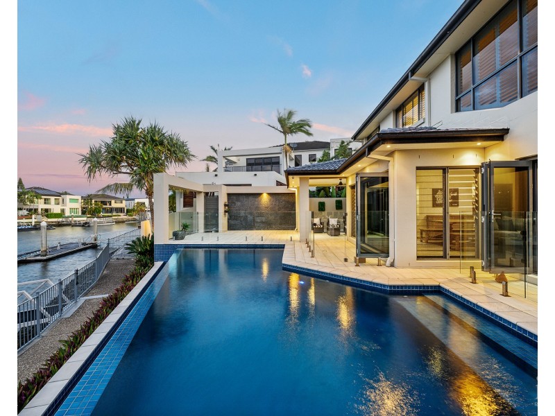 8 Kensington Mews, Sovereign Islands QLD 4216