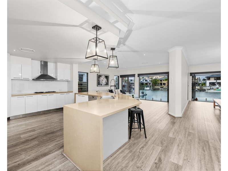 8 Kensington Mews, Sovereign Islands QLD 4216