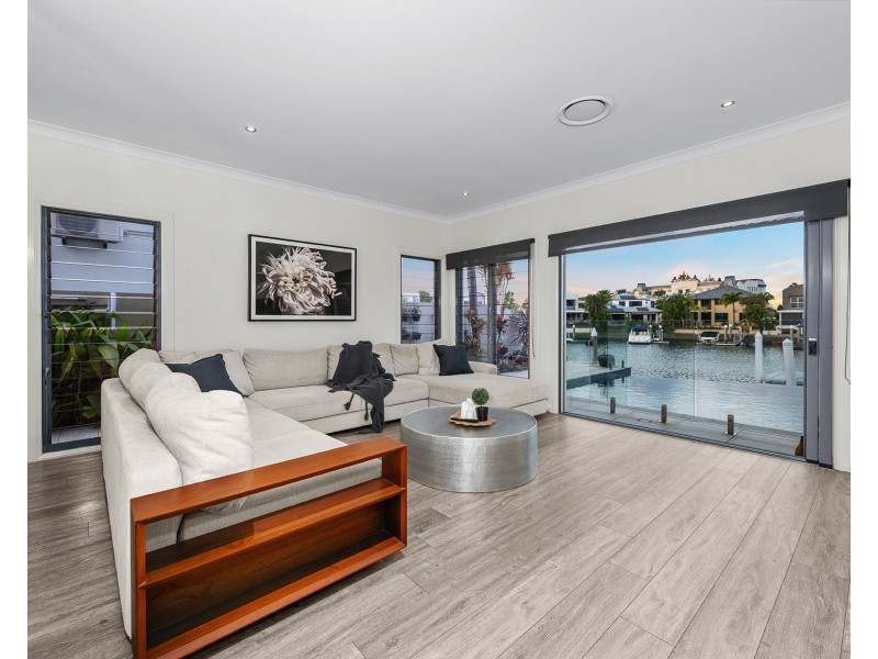 8 Kensington Mews, Sovereign Islands QLD 4216