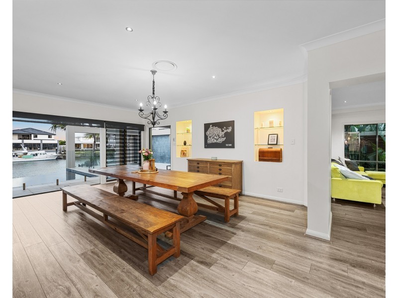 8 Kensington Mews, Sovereign Islands QLD 4216