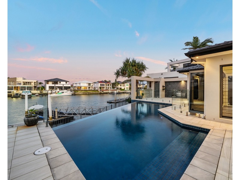 8 Kensington Mews, Sovereign Islands QLD 4216