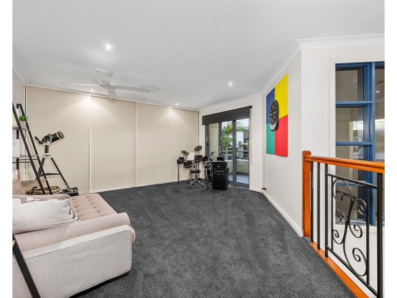 8 Kensington Mews, Sovereign Islands QLD 4216