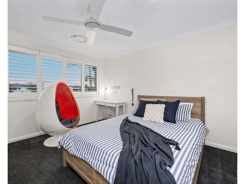 8 Kensington Mews, Sovereign Islands QLD 4216