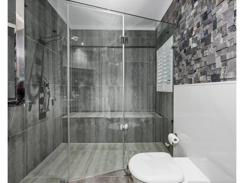 8 Kensington Mews, Sovereign Islands QLD 4216