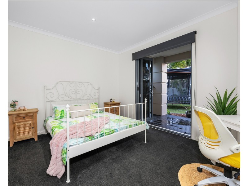 8 Kensington Mews, Sovereign Islands QLD 4216