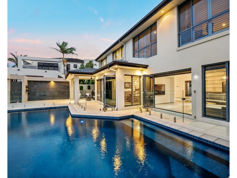 8 Kensington Mews, Sovereign Islands QLD 4216