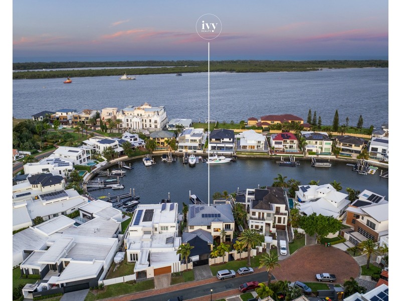 8 Kensington Mews, Sovereign Islands QLD 4216