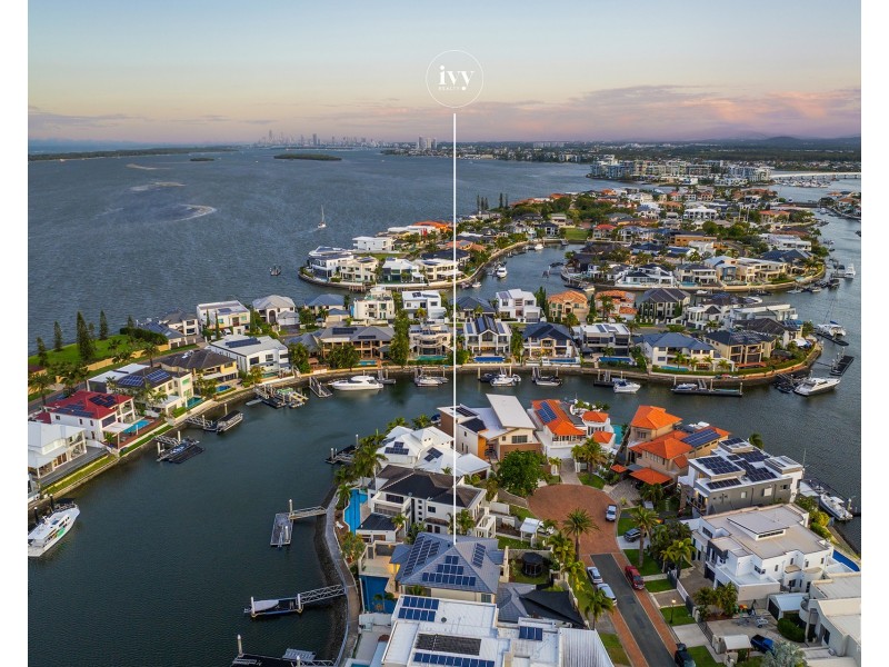 8 Kensington Mews, Sovereign Islands QLD 4216