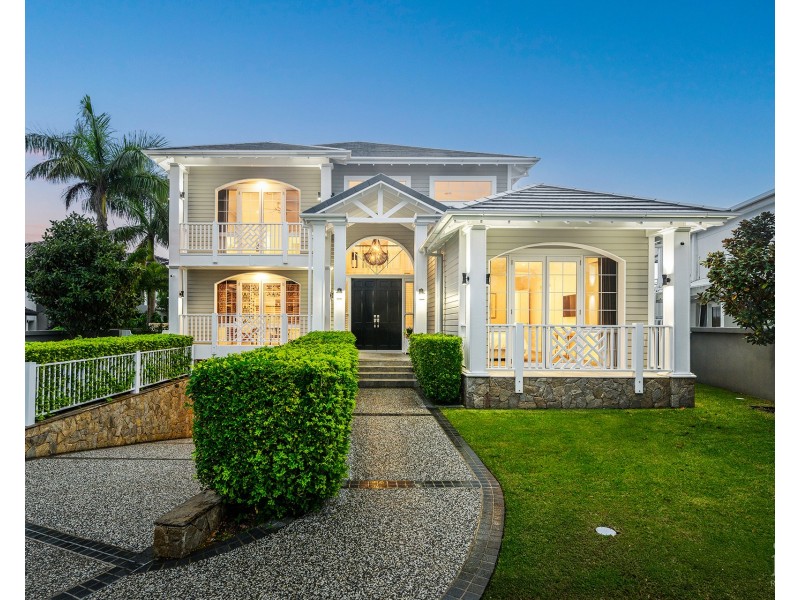 1 Royal Mews, Sovereign Islands QLD 4216