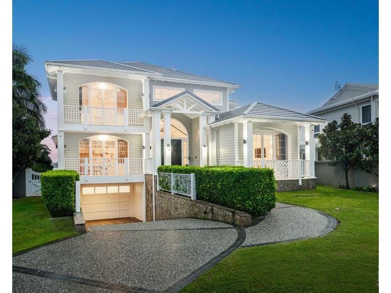 1 Royal Mews, Sovereign Islands QLD 4216