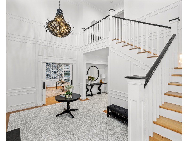 1 Royal Mews, Sovereign Islands QLD 4216