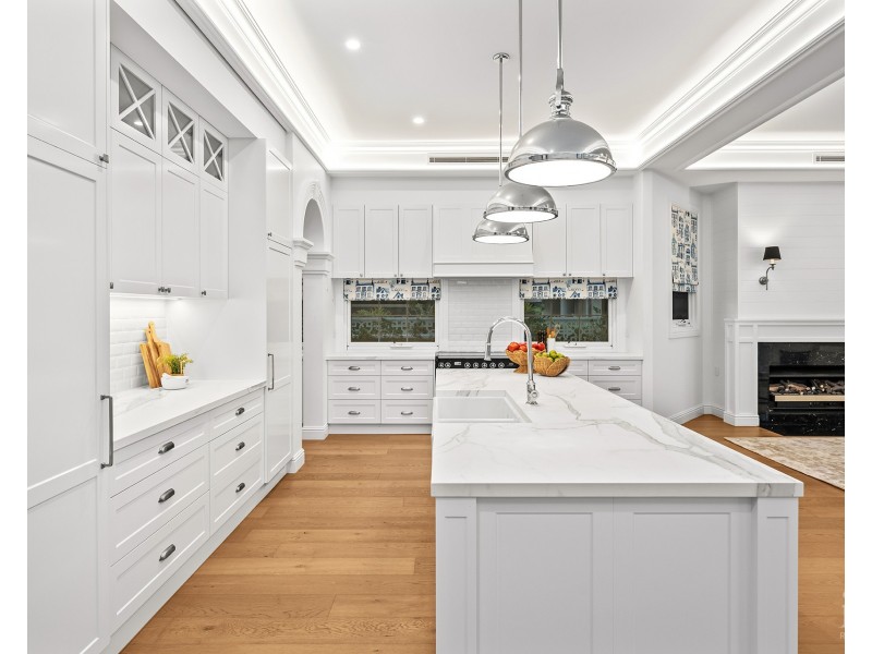 1 Royal Mews, Sovereign Islands QLD 4216