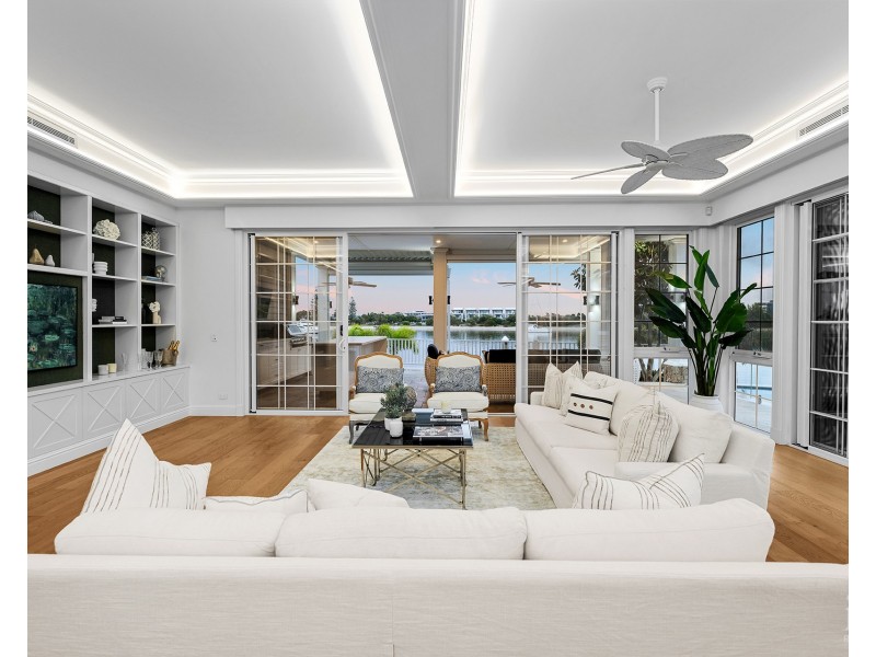 1 Royal Mews, Sovereign Islands QLD 4216