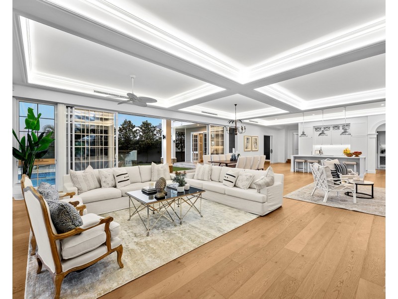 1 Royal Mews, Sovereign Islands QLD 4216