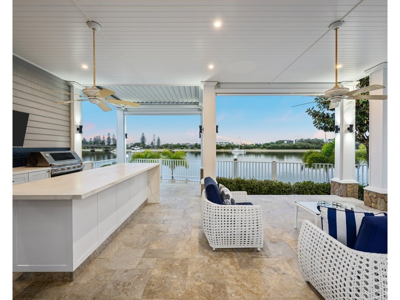 1 Royal Mews, Sovereign Islands QLD 4216