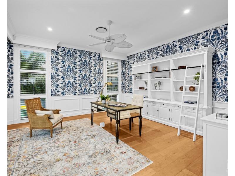 1 Royal Mews, Sovereign Islands QLD 4216