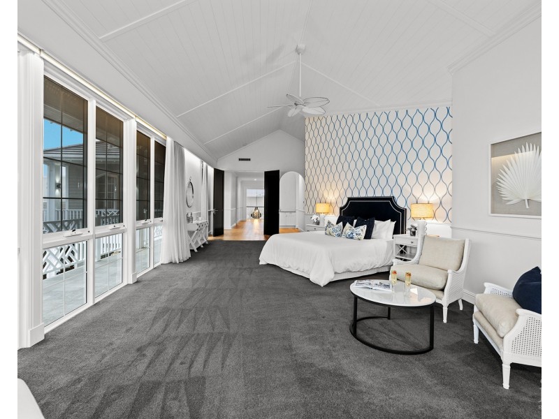 1 Royal Mews, Sovereign Islands QLD 4216