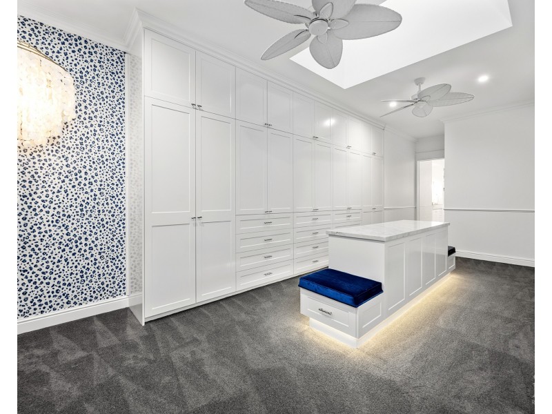 1 Royal Mews, Sovereign Islands QLD 4216