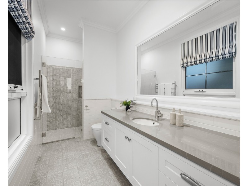 1 Royal Mews, Sovereign Islands QLD 4216