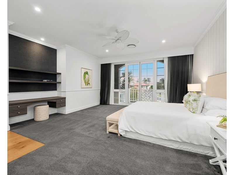 1 Royal Mews, Sovereign Islands QLD 4216