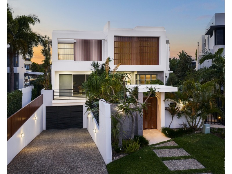 86 Royal Albert Crescent, Sovereign Islands QLD 4216