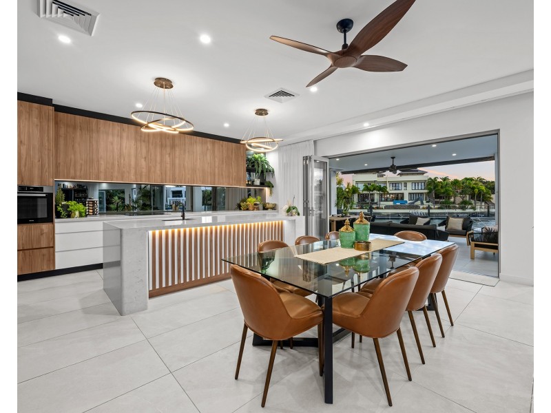 86 Royal Albert Crescent, Sovereign Islands QLD 4216