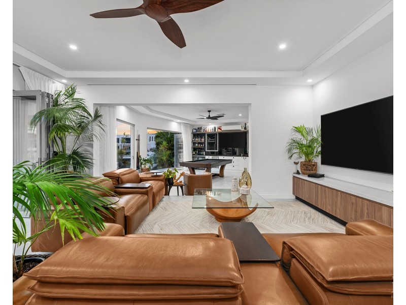 86 Royal Albert Crescent, Sovereign Islands QLD 4216