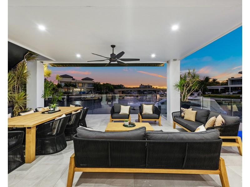 86 Royal Albert Crescent, Sovereign Islands QLD 4216