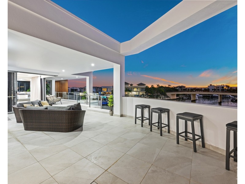 86 Royal Albert Crescent, Sovereign Islands QLD 4216