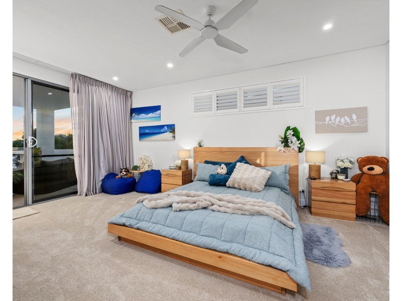 86 Royal Albert Crescent, Sovereign Islands QLD 4216