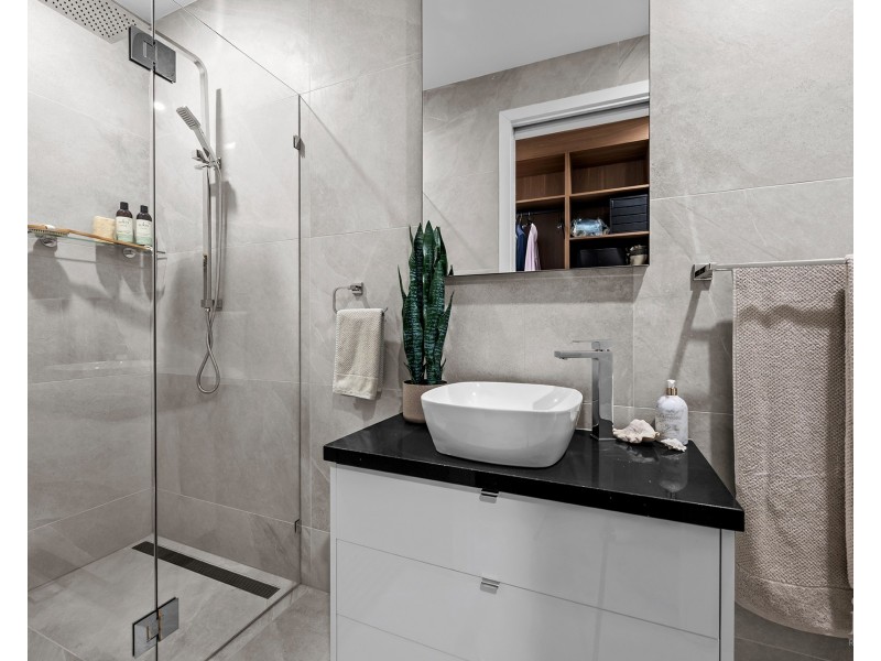 86 Royal Albert Crescent, Sovereign Islands QLD 4216