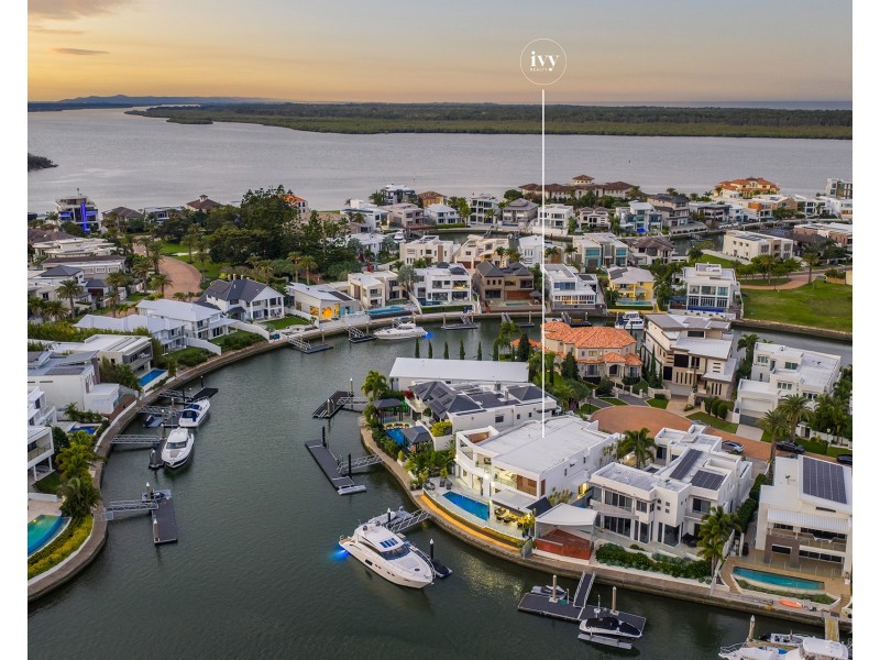 86 Royal Albert Crescent, Sovereign Islands QLD 4216