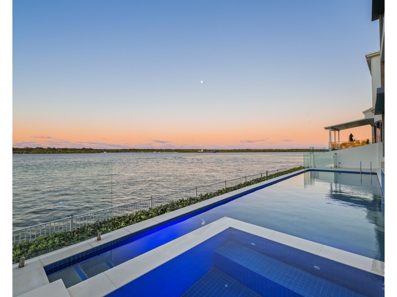 54 Knightsbridge Parade East, Sovereign Islands QLD 4216