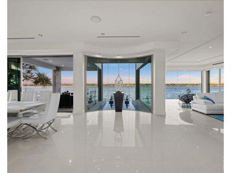 54 Knightsbridge Parade East, Sovereign Islands QLD 4216