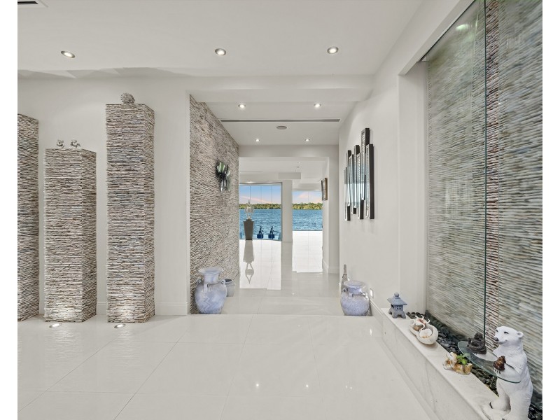 54 Knightsbridge Parade East, Sovereign Islands QLD 4216