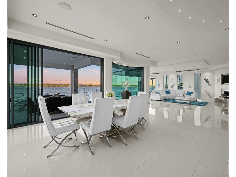 54 Knightsbridge Parade East, Sovereign Islands QLD 4216