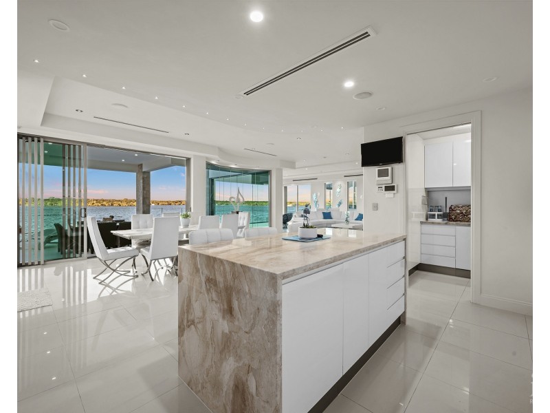 54 Knightsbridge Parade East, Sovereign Islands QLD 4216