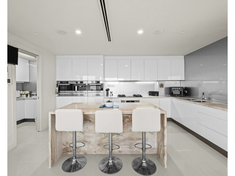 54 Knightsbridge Parade East, Sovereign Islands QLD 4216