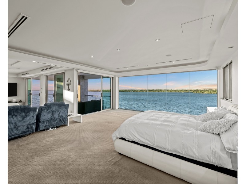 54 Knightsbridge Parade East, Sovereign Islands QLD 4216
