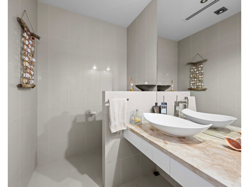 54 Knightsbridge Parade East, Sovereign Islands QLD 4216