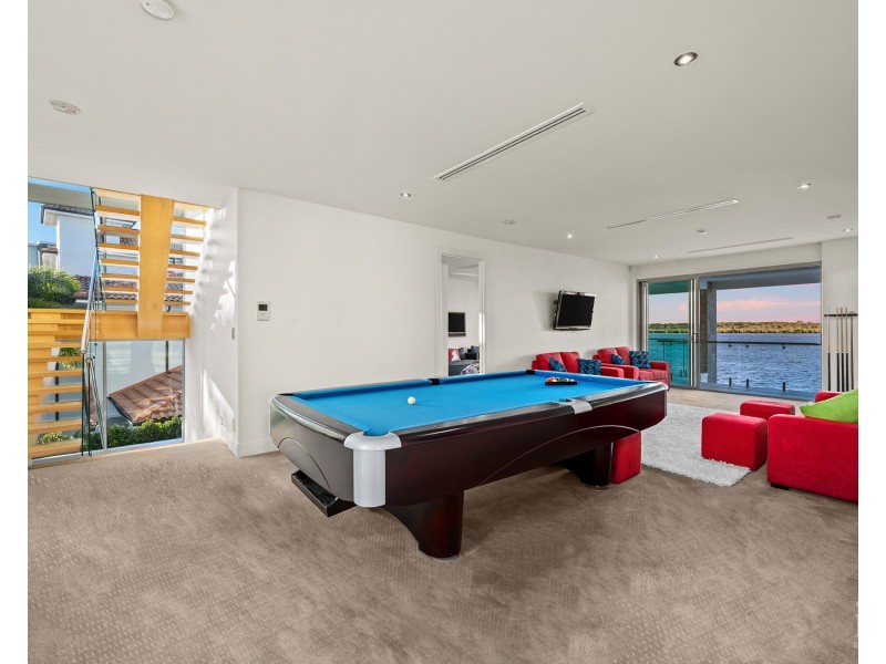 54 Knightsbridge Parade East, Sovereign Islands QLD 4216