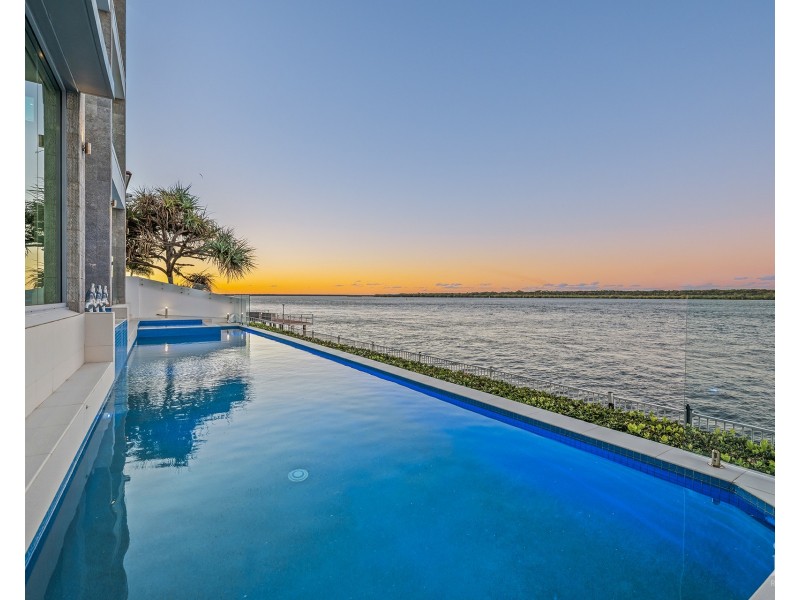 54 Knightsbridge Parade East, Sovereign Islands QLD 4216