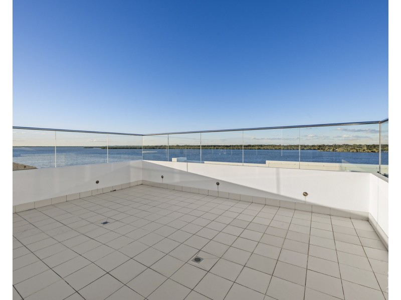 54 Knightsbridge Parade East, Sovereign Islands QLD 4216