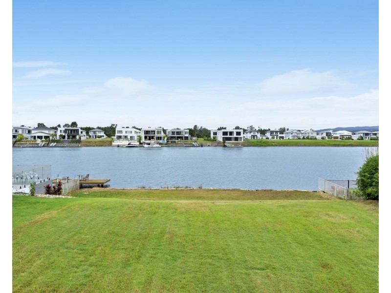 28 Pearl Beach Drive, Helensvale QLD 4212