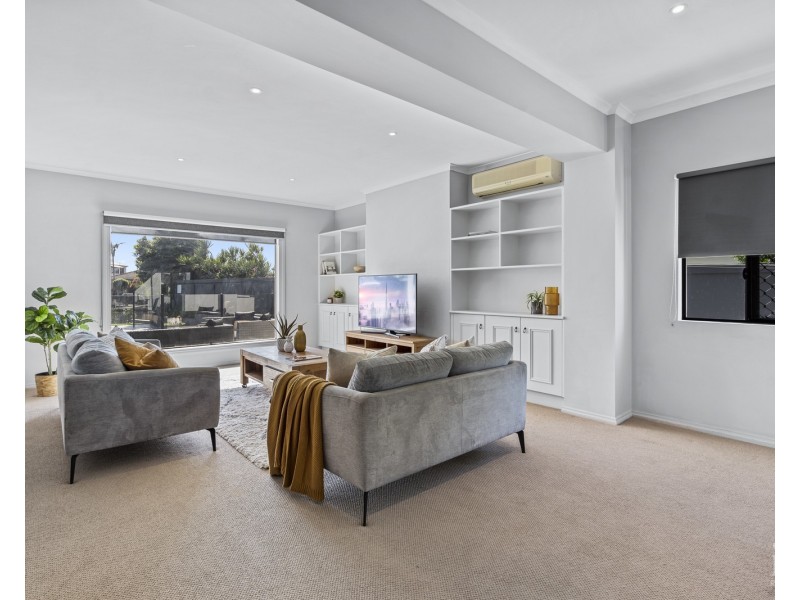 7 Kavieng Crescent, Runaway Bay QLD 4216