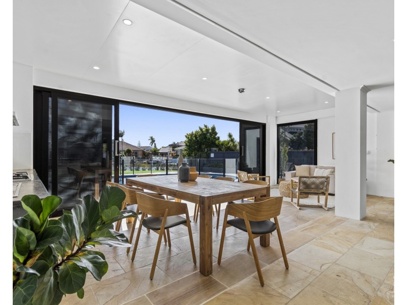 7 Kavieng Crescent, Runaway Bay QLD 4216